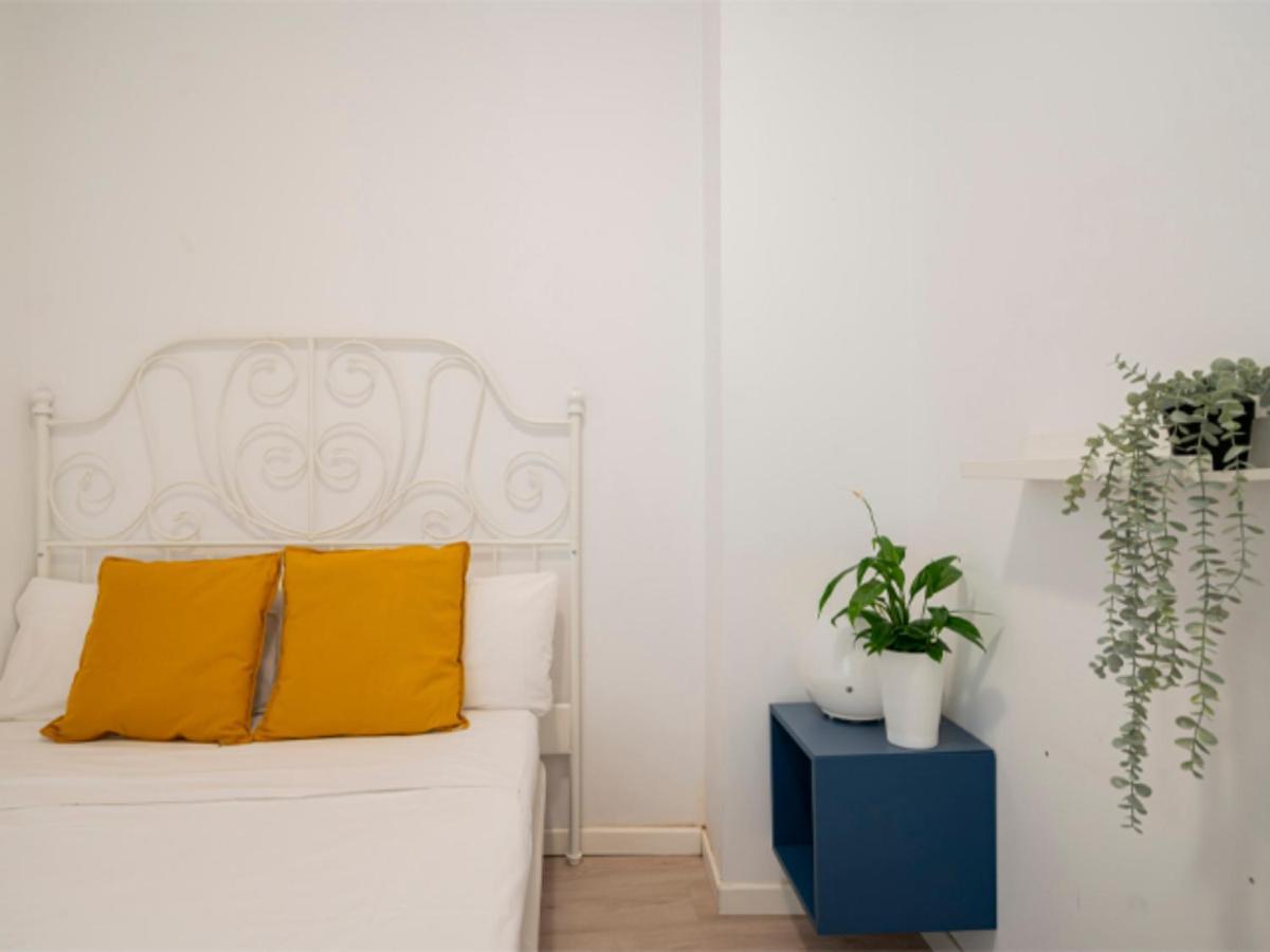 2 Bedroom Flat In La Latina-Carn Madrid Bagian luar foto