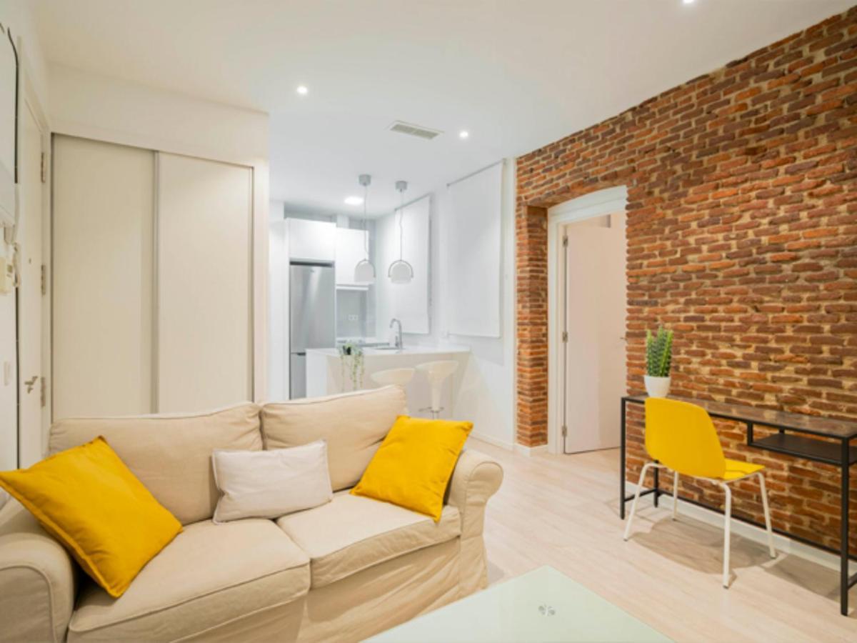 2 Bedroom Flat In La Latina-Carn Madrid Bagian luar foto