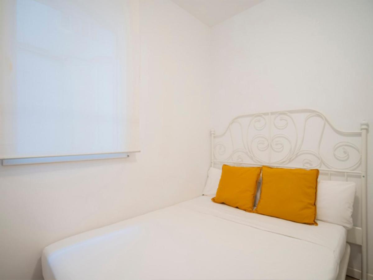 2 Bedroom Flat In La Latina-Carn Madrid Bagian luar foto