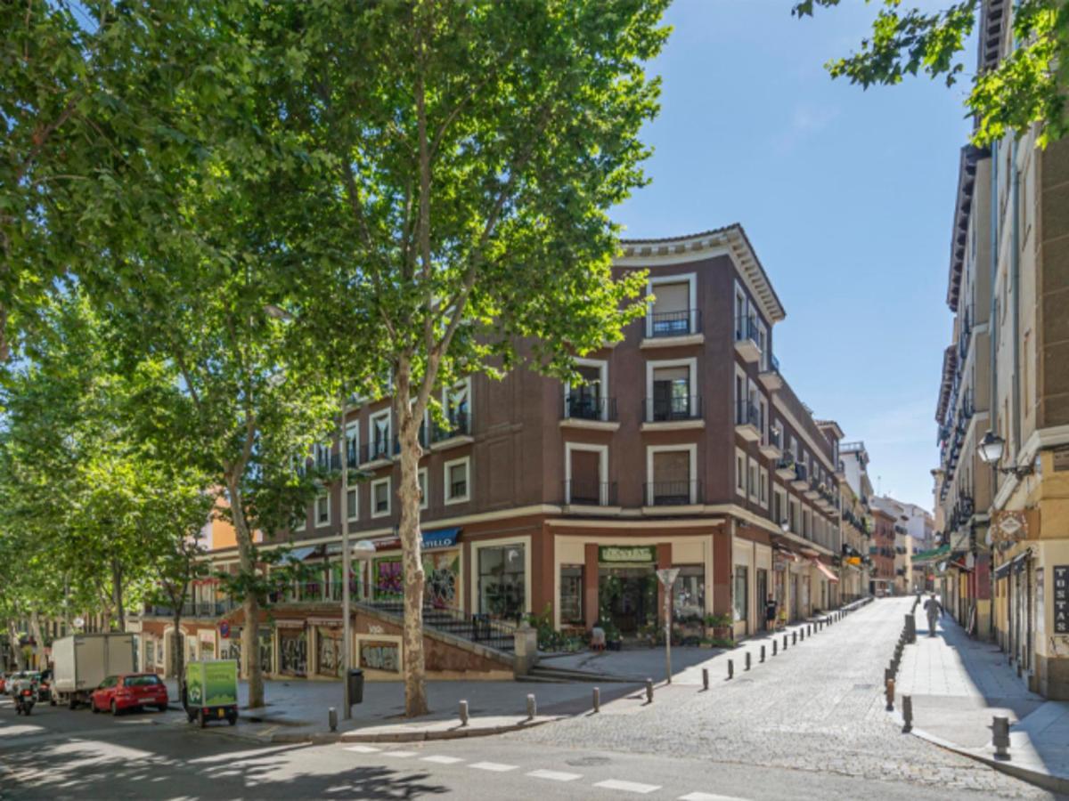 2 Bedroom Flat In La Latina-Carn Madrid Bagian luar foto