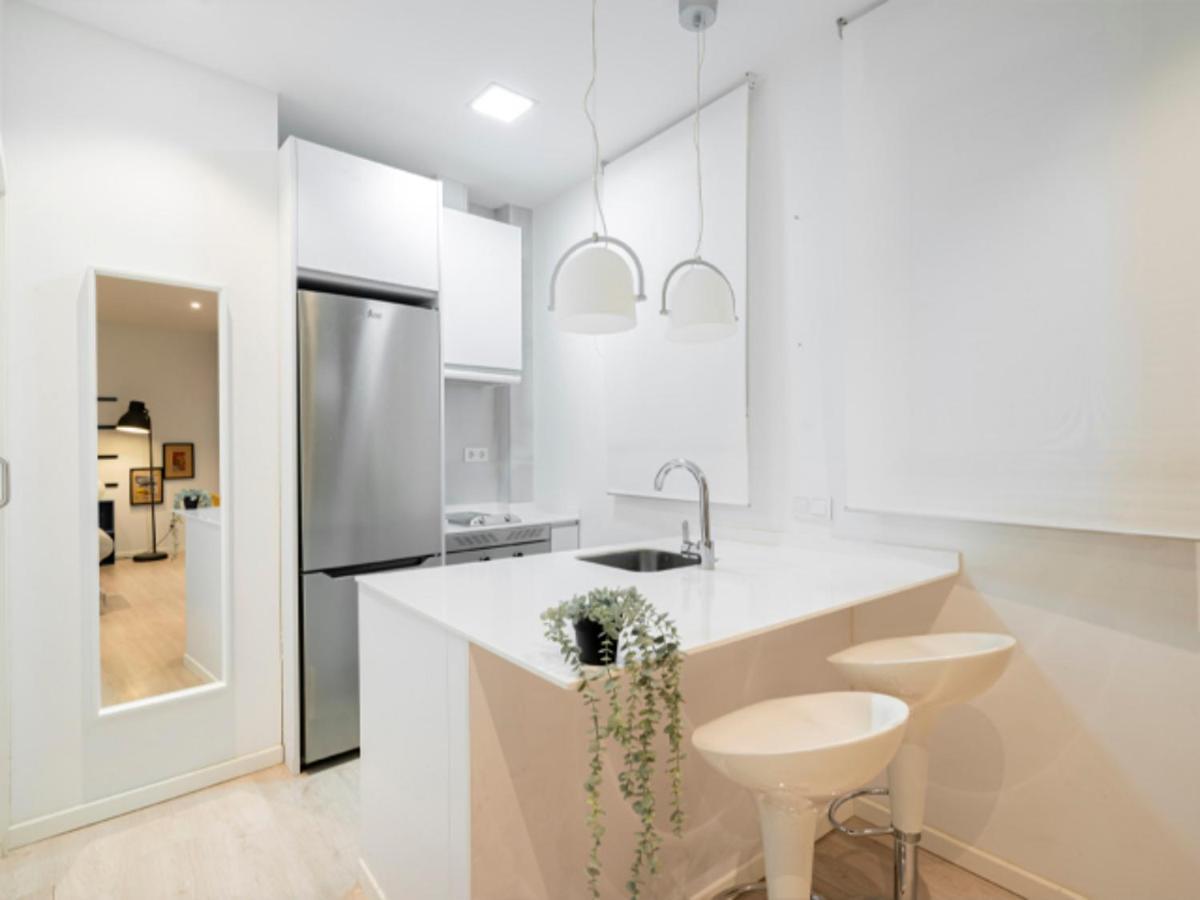 2 Bedroom Flat In La Latina-Carn Madrid Bagian luar foto