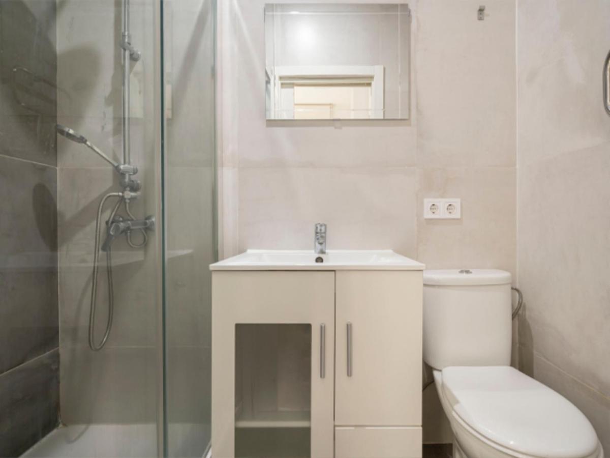 2 Bedroom Flat In La Latina-Carn Madrid Bagian luar foto