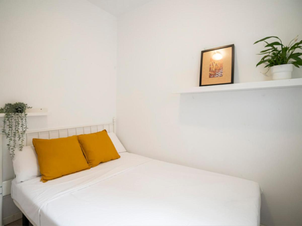 2 Bedroom Flat In La Latina-Carn Madrid Bagian luar foto